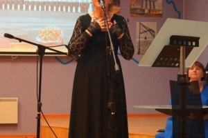 Татьяна Боброва исполняет песню «Баллада о матери»