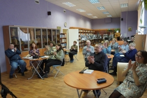 Гости презентации книги мурманского писателя Дмитрия Коржова  «Вперёд, в прошлое! » 