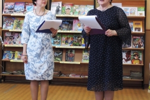 Ведущие праздника Наталья Благовидова и Елена Лунегова.