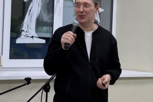 Выступает член Союза писателей, поэт и прозаик, краевед Дмитрий Ермолаев