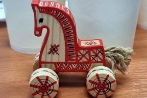 Декоративные изделия в технике мезенской росписи