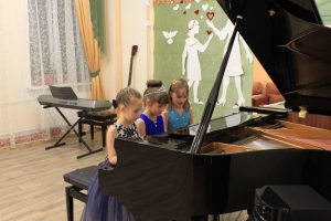Трио: Дарья Богданова, Ксения Коноваленко, Милана Лысенко