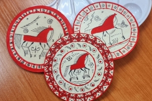 Декоративные изделия в технике мезенской росписи