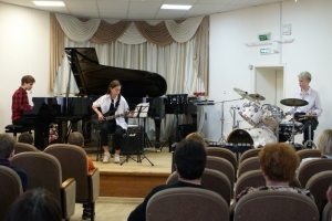 Ия Жук (ударная установка), Дмитрий Шаров (фортепиано), Елизавета Соколович (бас-гитара)