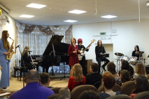 	В составе ансамбля «ONLY GIRLS IN JAZZ» (рук. Бурнатов Д.В.): выпускники школы Найденова Мария (фортепиано), Старостенко Валерия (саксофон), Дмитриева Анастасия (ударные) 