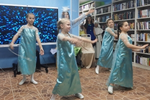 Сцена из спектакля «Дар неземной» – Танец звездочек