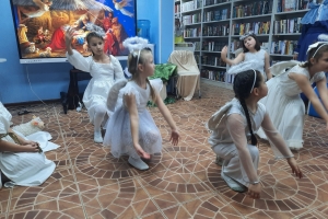 Сцена из спектакля «Дар неземной» –Танец ангелов