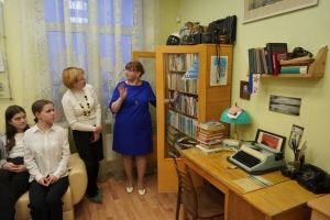 Узнаем новое в мини-музее «Писатели флотской столицы»