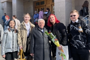 С руководителем Сводного хора, заслуженным артистом России В.Ивановым