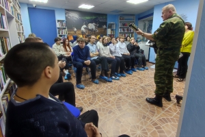 Владимир Левчук пел под гитару о простых солдатских радостях