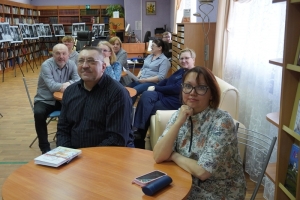 Гости презентации книги мурманского писателя Дмитрия Коржова  «Вперёд, в прошлое! » 