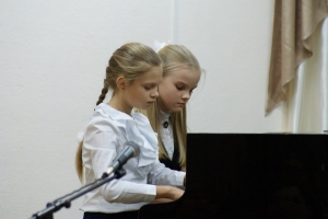 Фортепианный дуэт: Костюк Мария, Шилкина Алина