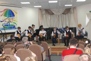 Ансамбль балалаечников "Искорки", концертмейстер Казакова И.В.