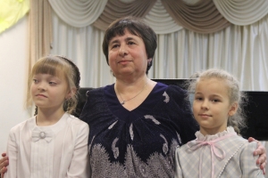 Традиционно стипендию "Наши надежды" вручает Черномордикова Е.Я.