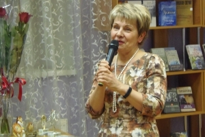 С приветственным словом выступает директор библиотечной системы Ефименко О.А.