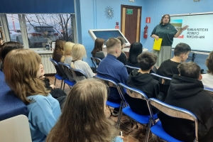 В роли спикера - ведущий специалист Комитета по развитию городского хозяйства администрации ЗАТО г. Североморск Евгения Николаевна Тихонова