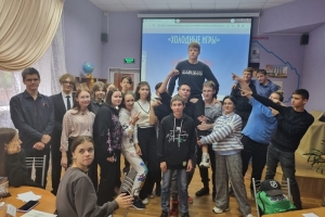 Члены клуба чествуют Максима Бондарчука