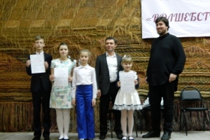 Лауреаты конкурса Никита Витусевич, Наталья Михайлова, Софья Грибанова, Дарья Денисова с членами жюри Иосифом Пурицем и Дмитрием Онищенко