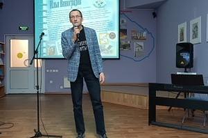 Выступает Илья Виноградов