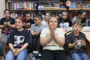 Юные читатели принимают участие в викторине о Родине