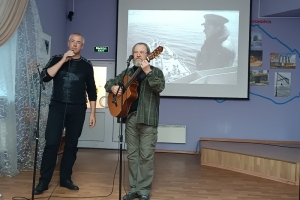 Песню исполняют Константин Матвеев и Марат Сосна