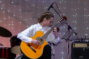 Выпускница класса гитары Милашюс Анастасия