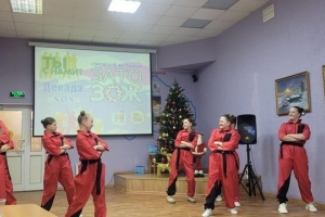 Выступает детская студия «Ансамбля песни и пляски Северного флота»