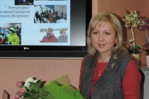 Заместитель директора спортивной школы №3 Ухарева Анна с поздравлениями