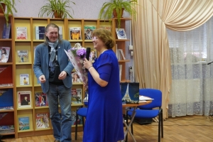 Поздравления  юбиляру от заведующей ЦГБ им. Л. Крейна Людмилы Чертковой