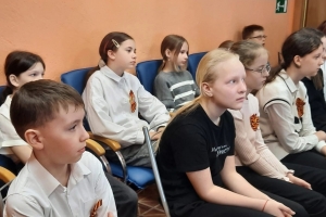 Школьники удивляются подвигам пионеров-героев