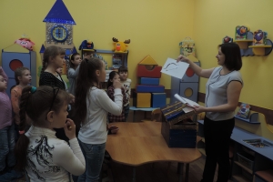 Школьникам понравилась игра «Музей сказочных предметов»