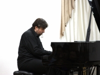 СЛУШАЕМ МУЗЫКУ В ИСПОЛНЕНИИ МАСТЕРА!