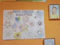 Выставка творческих работ "Праздник бабушек и мам" кружка   ДПТ "Волшебный сундучок"  ко Дню матери России