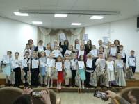 И вновь юные музыканты произносят клятву МУЗЫКЕ. 