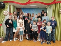 Семейная праздничная развлекательная программа «Где мама – там счастье!»,  ко Дню матери России